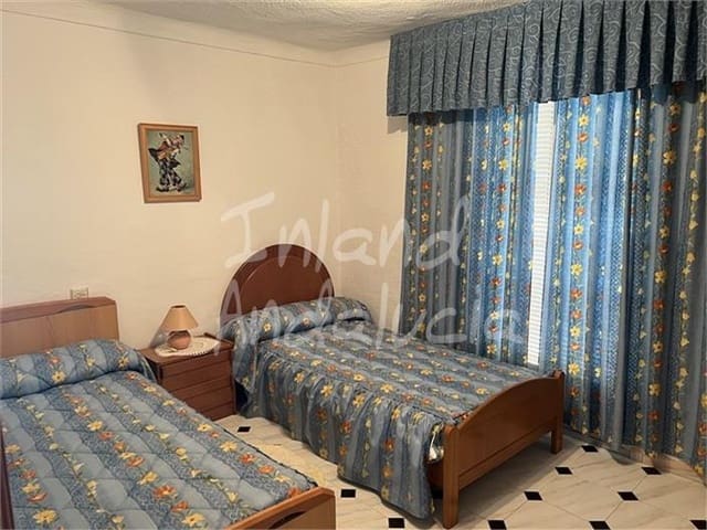 4 makuuhuone Omakotitalo myytävänä paikassa Santa Ana, Alcalá la Real mukana 
autotalli - 170 000 € (Ref: 9197422)