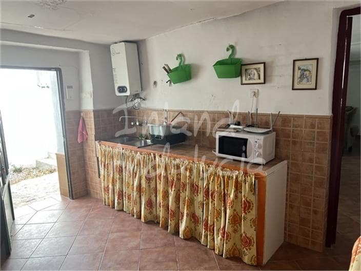 4 bedroom Townhouse for sale in Alcala la Real - € 82,000 (Ref: 9242561)