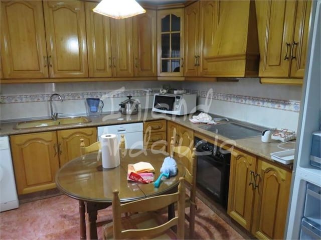 4 chambre Maison de Ville à vendre à Martos avec garage - 78 000 € (Ref: 9269061)