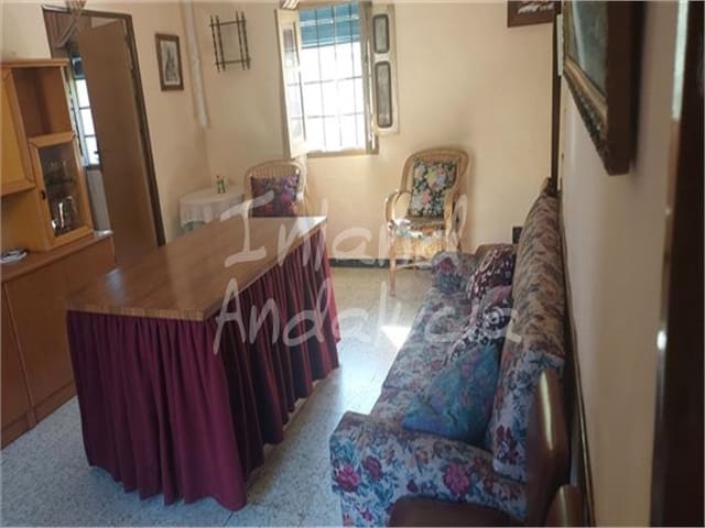 6 slaapkamer Finca/Landhuis te koop in Iznájar met garage - € 182.000 (Ref: 9275408)