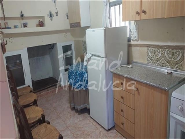 6 slaapkamer Finca/Landhuis te koop in Iznájar met garage - € 182.000 (Ref: 9275408)