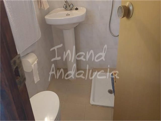 6 slaapkamer Finca/Landhuis te koop in Iznájar met garage - € 182.000 (Ref: 9275408)