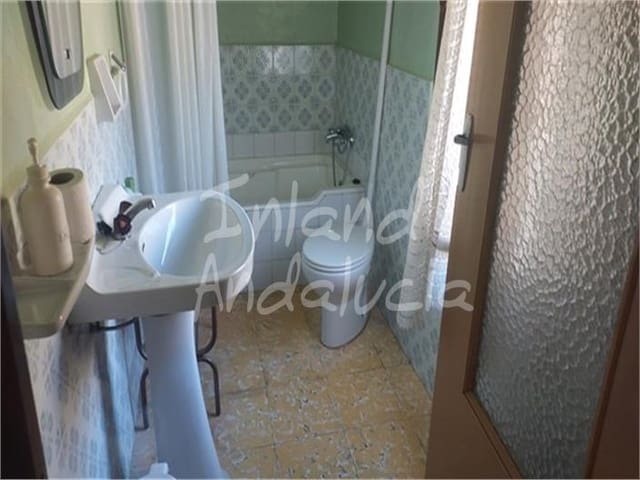 6 slaapkamer Finca/Landhuis te koop in Iznájar met garage - € 182.000 (Ref: 9275408)