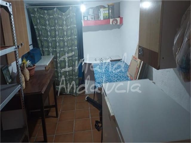 6 slaapkamer Finca/Landhuis te koop in Iznájar met garage - € 182.000 (Ref: 9275408)