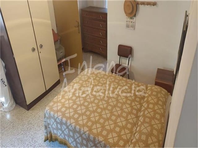 6 slaapkamer Finca/Landhuis te koop in Iznájar met garage - € 182.000 (Ref: 9275408)