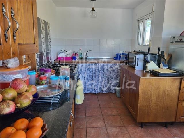 4 slaapkamer Finca/Landhuis te koop in Antequera - € 138.000 (Ref: 9296534)