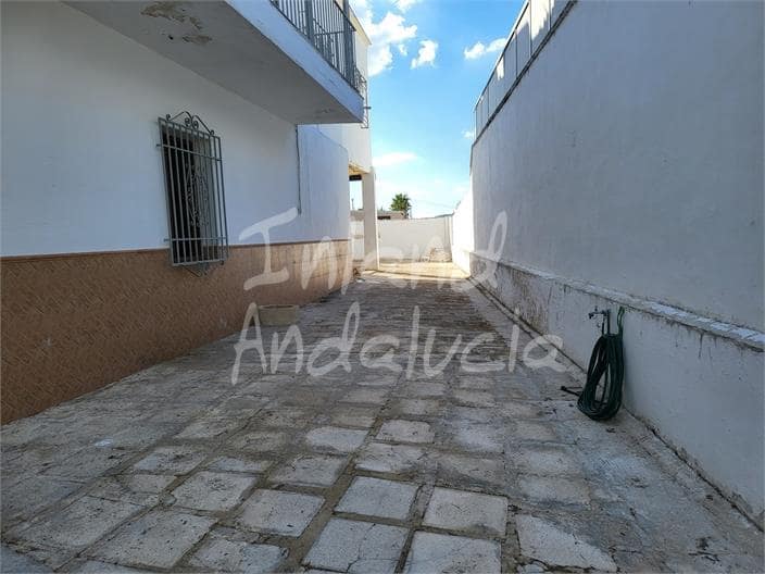 4 soveværelse Villa til salg i Puente Genil med swimmingpool garage - € 230.000 (Ref: 9300333)