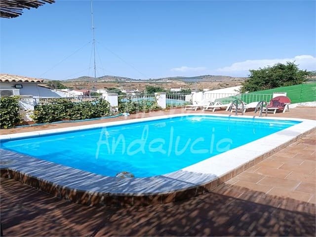 4 chambre Villa/Maison à vendre à Palomar, Puente Genil avec piscine garage - 230 000 € (Ref: 9300333)