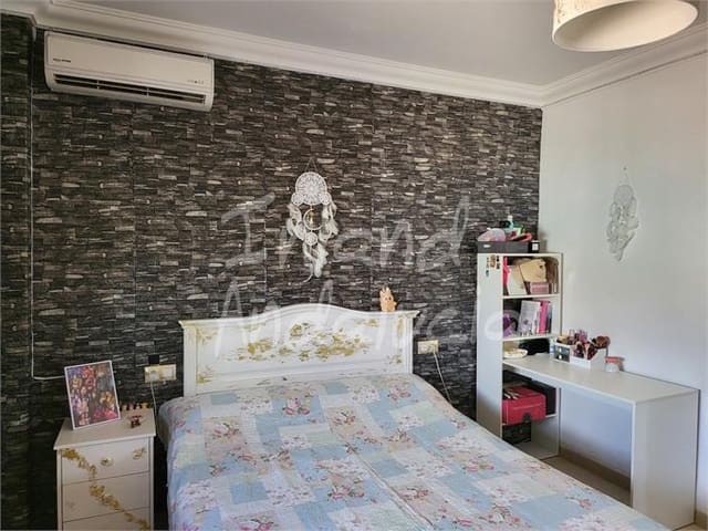 4 chambre Villa/Maison à vendre à Palomar, Puente Genil avec piscine garage - 230 000 € (Ref: 9300333)