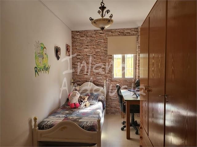 4 chambre Villa/Maison à vendre à Palomar, Puente Genil avec piscine garage - 230 000 € (Ref: 9300333)