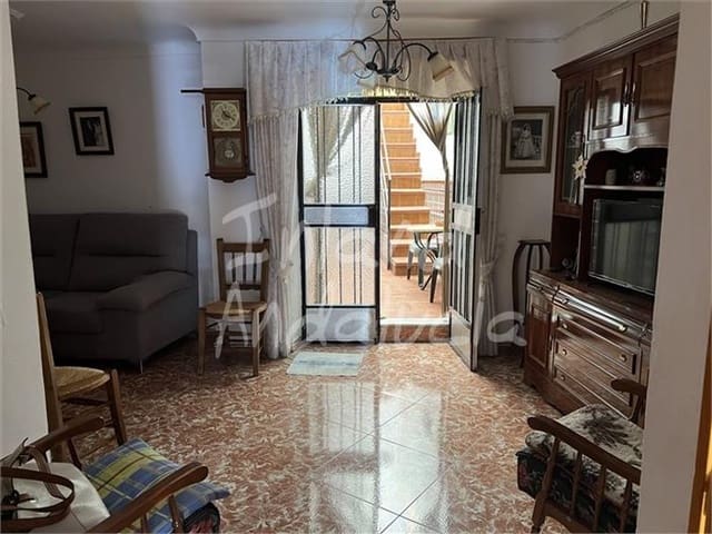 5 bedroom Townhouse for sale in Luque - € 68,000 (Ref: 9300334)