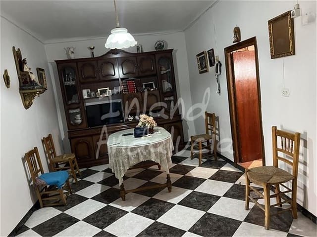 6 soverom Hus til salgs i Luque med garasje - € 108 000 (Ref: 9302913)