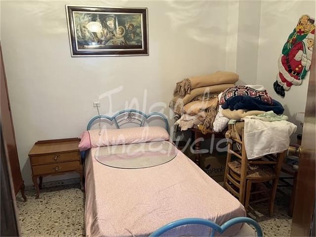 6 soverom Hus til salgs i Luque med garasje - € 108 000 (Ref: 9302913)