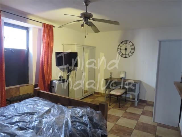 3 slaapkamer Huis te koop in Bobadilla de Alcaudete, Alcaudete met garage - € 78.000 (Ref: 9312190)