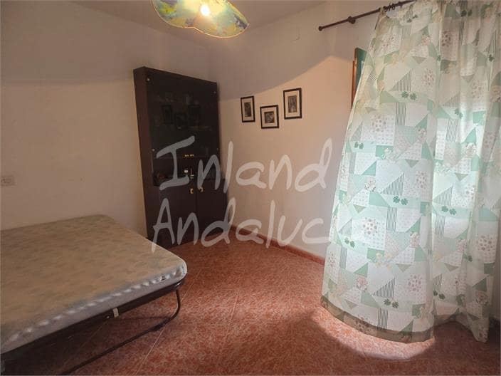 4 soveværelse Byhus til salg i Alfarnate - € 130.000 (Ref: 9317047)