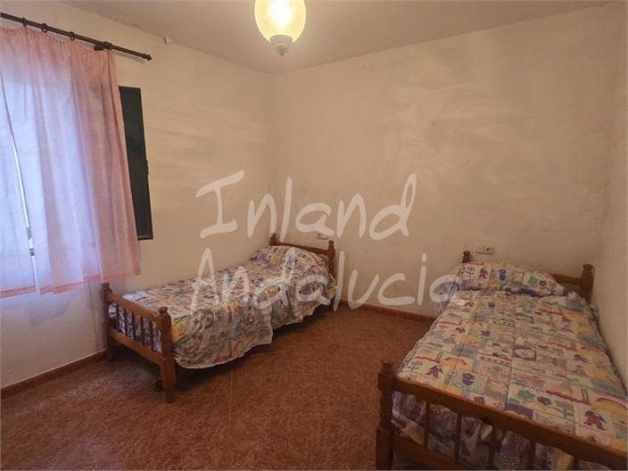 4 soveværelse Byhus til salg i Alfarnate - € 130.000 (Ref: 9317047)