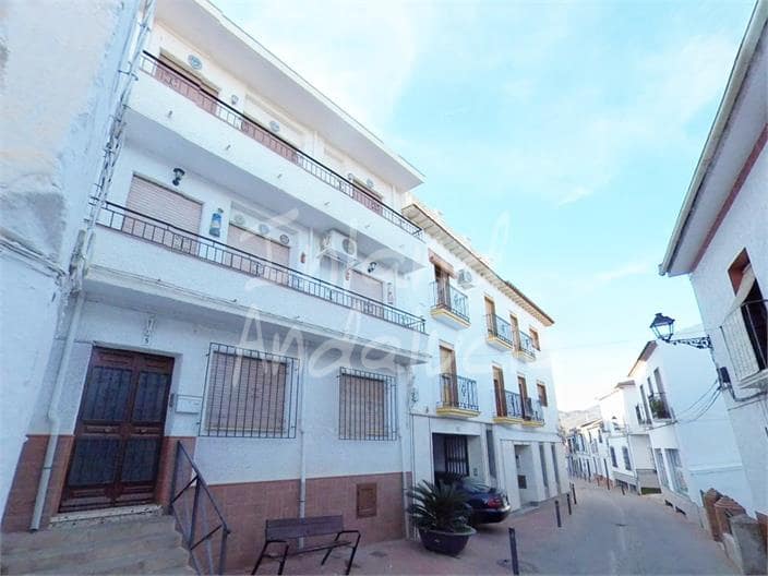 3 bedroom Apartment for sale in Zafarraya - € 120,000 (Ref: 9320035)