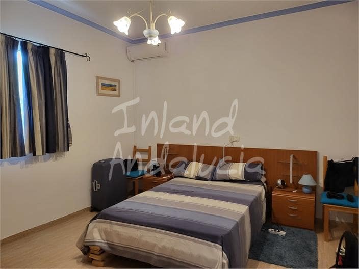 4 soveværelse Villa til salg i La Puebla de Cazalla med swimmingpool garage - € 249.950 (Ref: 9337352)