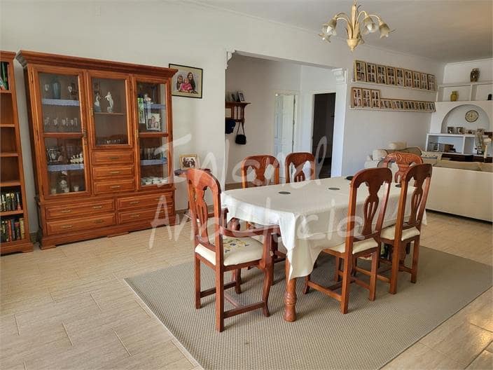 4 soveværelse Villa til salg i La Puebla de Cazalla med swimmingpool garage - € 249.950 (Ref: 9337352)