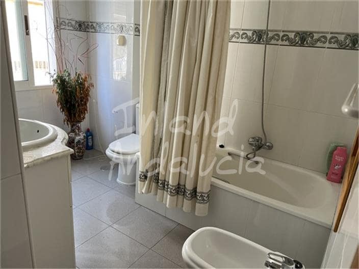 3 soveværelse Byhus til salg i Castillo de Locubin med garage - € 57.000 (Ref: 9340440)