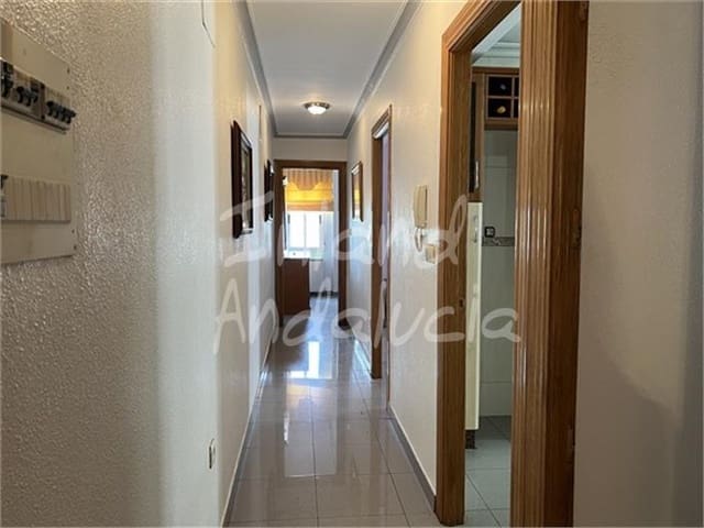 3 soveværelse Byhus til salg i Castillo de Locubín med garage - € 57.000 (Ref: 9340440)