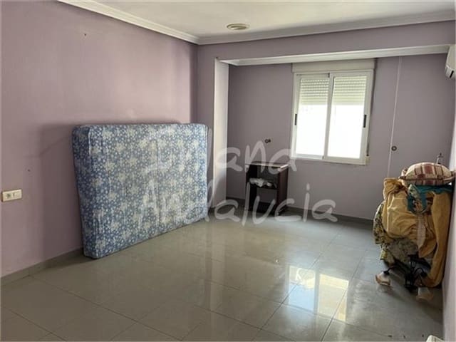 3 soveværelse Byhus til salg i Castillo de Locubín med garage - € 57.000 (Ref: 9340440)