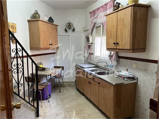 4 soveværelse Byhus til salg i Rute med garage - € 99.000 (Ref: 9348855)