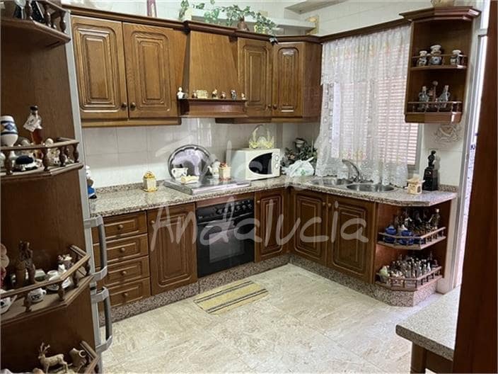 4 soveværelse Byhus til salg i Rute med garage - € 99.000 (Ref: 9348855)