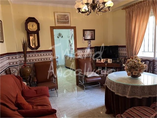 4 soveværelse Byhus til salg i Rute med garage - € 99.000 (Ref: 9348855)