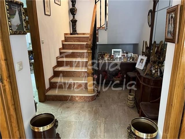 4 soveværelse Byhus til salg i Rute med garage - € 99.000 (Ref: 9348855)