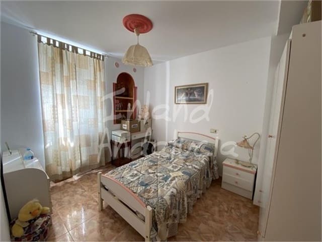 3 soveværelse Byhus til salg i Montefrío med garage - € 62.000 (Ref: 9366791)