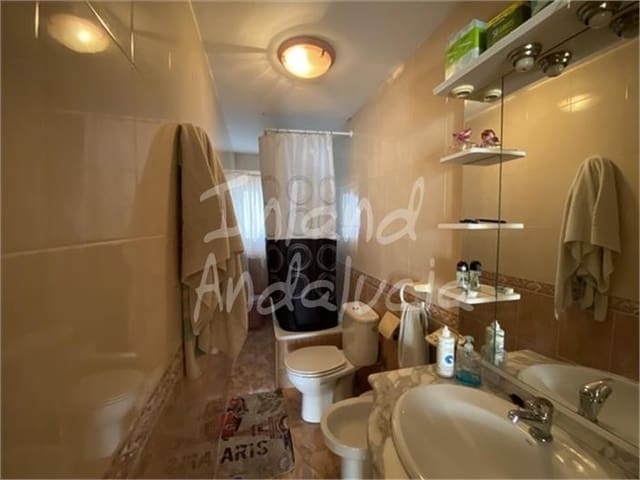 3 soveværelse Byhus til salg i Montefrío med garage - € 62.000 (Ref: 9366791)