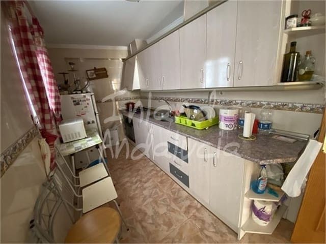 3 soveværelse Byhus til salg i Montefrío med garage - € 62.000 (Ref: 9366791)