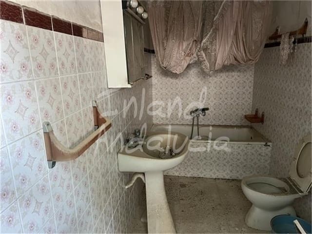 4 soverom Hus til salgs i Rute med garasje - € 73 000 (Ref: 9366792)