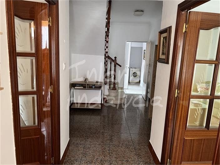 3 soveværelse Byhus til salg i Castillo de Locubin med garage - € 120.000 (Ref: 9382011)