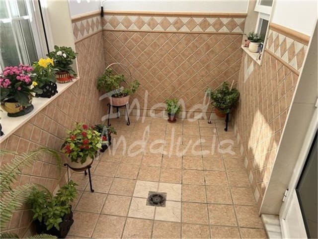 5 soveværelse Byhus til salg i Luque med swimmingpool garage - € 155.000 (Ref: 9382012)