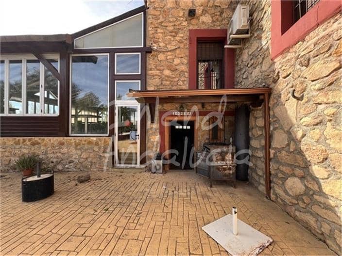 5 bedroom Commercial for sale in Montefrio with pool garage - € 800,000 (Ref: 9390077)