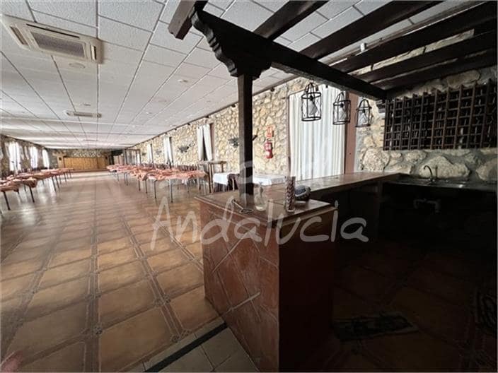 5 bedroom Commercial for sale in Montefrio with pool garage - € 800,000 (Ref: 9390077)