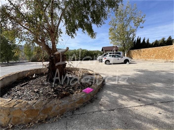 5 bedroom Commercial for sale in Montefrio with pool garage - € 800,000 (Ref: 9390077)