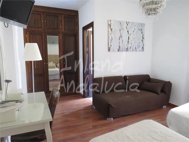 5 bedroom Commercial for sale in Alcaudete - € 200,000 (Ref: 9400335)