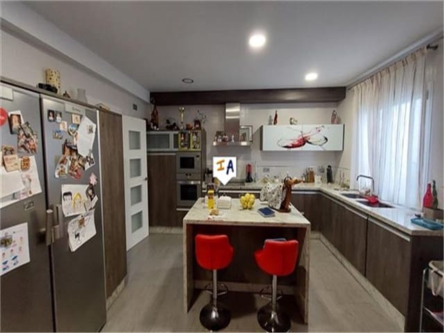 4 soverom Hus til salgs i Priego de Córdoba med svømmebasseng garasje - € 225 000 (Ref: 9421796)