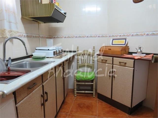 4 makuuhuone Omakotitalo myytävänä paikassa Martos mukana 
autotalli - 83 000 € (Ref: 9432847)