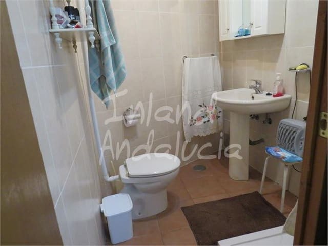 4 makuuhuone Omakotitalo myytävänä paikassa Martos mukana 
autotalli - 83 000 € (Ref: 9432847)