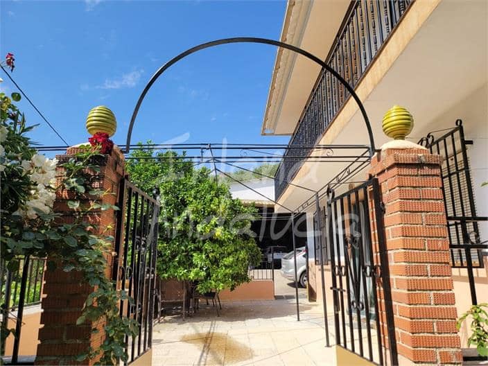 4 slaapkamer Finca/Landhuis te koop in Iznajar met garage - € 220.000 (Ref: 9474719)