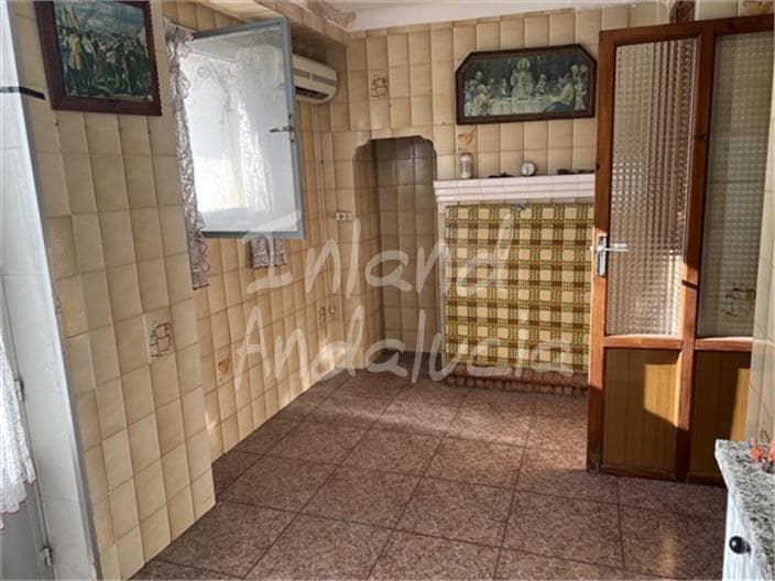 3 bedroom Townhouse for sale in Castillo de Locubin with garage - € 49,000 (Ref: 9483680)