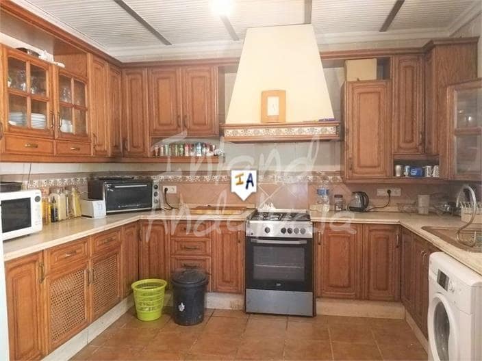 Finca/Casa Rural de 7 habitaciones en Iznájar en venta - 299.000 € (Ref: 9496686)