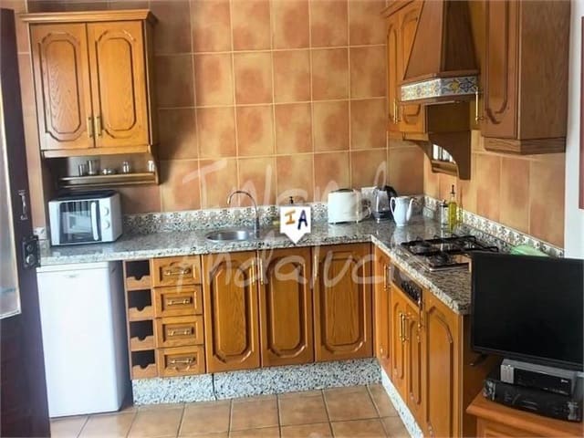 7 slaapkamer Finca/Landhuis te koop in Iznájar - € 299.000 (Ref: 9496686)