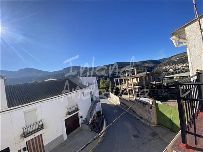 3 bedroom Townhouse for sale in Albunuelas with garage - € 126,000 (Ref: 9508095)