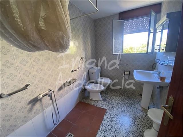 3 bedroom Townhouse for sale in Albuñuelas with garage - € 126,000 (Ref: 9508095)