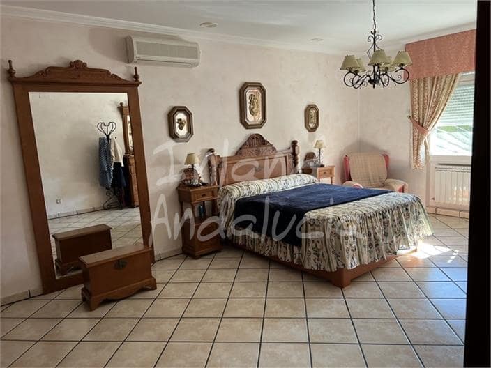 4 soverom Villa til salgs i Alcala la Real med svømmebasseng garasje - € 389 000 (Ref: 9533045)